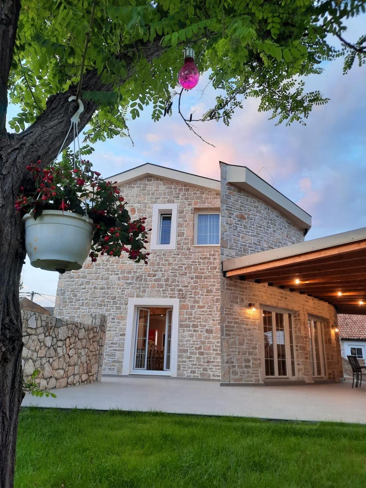 Castello Exclusive Rooms With Breakfast - By Ta Leut Agency Привлака Екстериор снимка